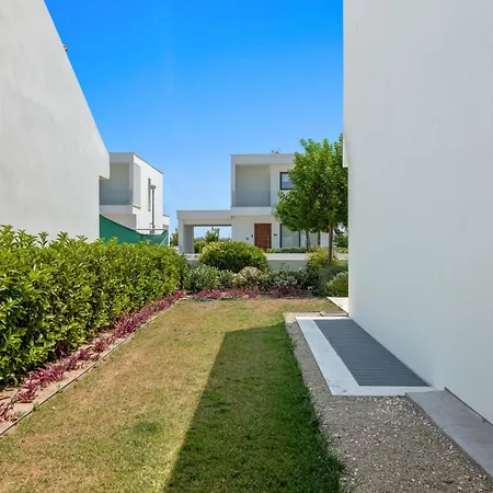 Serenity Waves 17 * Larnaka