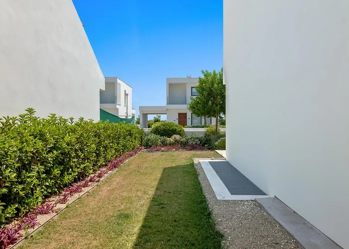 Serenity Waves 17 * Lárnaca