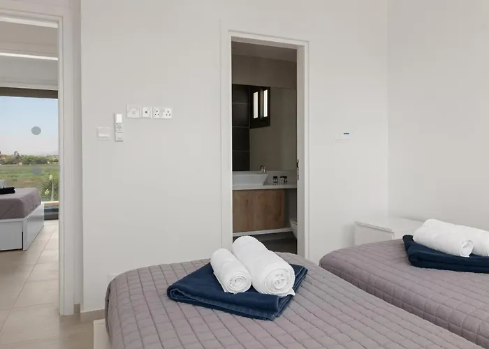 Serenity Waves 17 Lárnaca