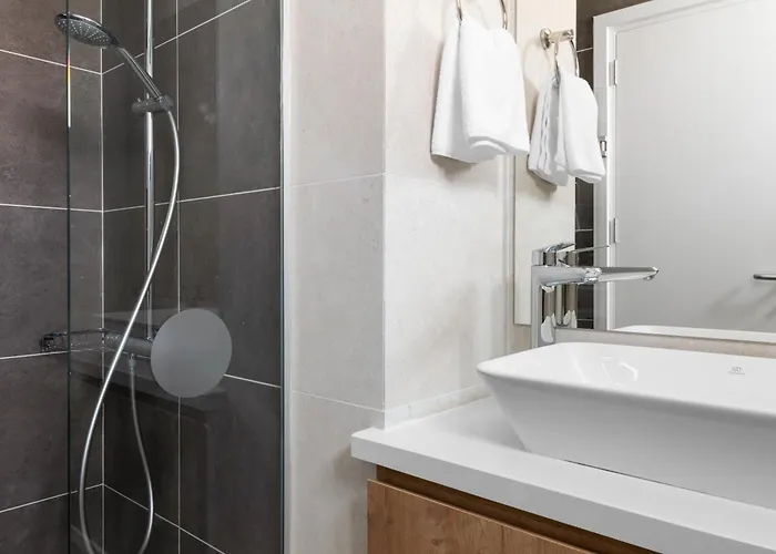 Serenity Waves 17 Lárnaca